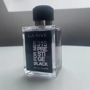 Säljer nu denna parfym då den inte kommer till användning, sprayat max 10 ggr. Pris kan diskuteras vid snabb affär!🤝😊