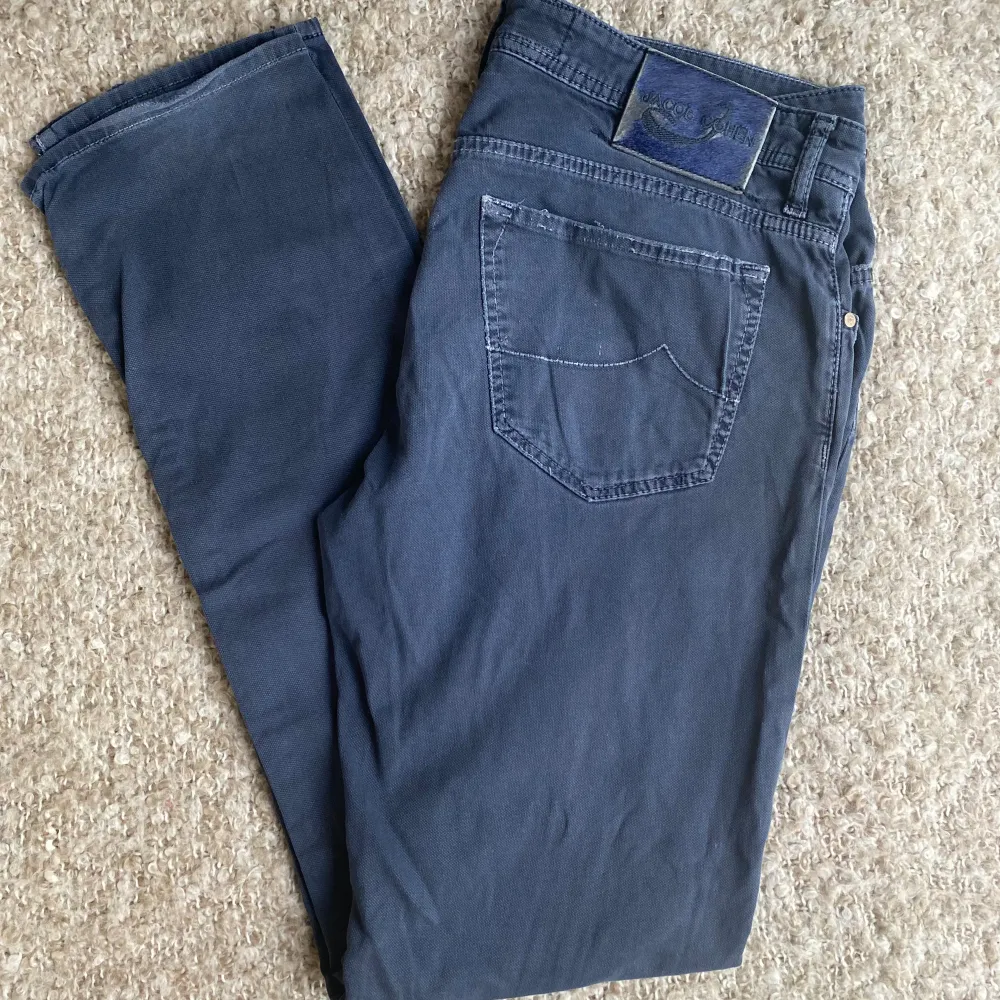 Hej! Säljer nu dessa otroligt feta Jacob Cohen jeans. Orderbekräftelse/kvitto medföljer vid köp. Nypris 5799:- men säljer för endast 850:-. Det finns två mindre tecken på användning (kom privat och fråga om bild). Modellen är 688 vilket sitter slim🙌. Jeans & Byxor.