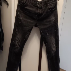 Dsquared2  - Exklusivare jeans till bra pris. Storlek 50 (motsvarar 32/32) 