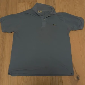 Lacoste skjorta - Storlek: medium Köptes av min farmor i frankrike till mig  Byte kan även tas annars är det 250 