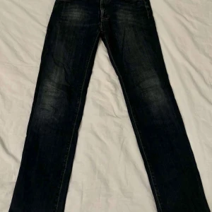 Hugo boss jeans    W30   L32 - Mörk blåa hugo boss jeans Ny skick