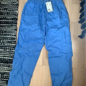 Blå linnebyxor  - Helt nya med prislapp ordinarie pros 299 kr