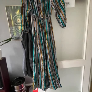 Kläder och väskor  - En sliten skin väska 50kr En liten tygväska 100kr En tröja XL 100kr En klänning XL 100kr 