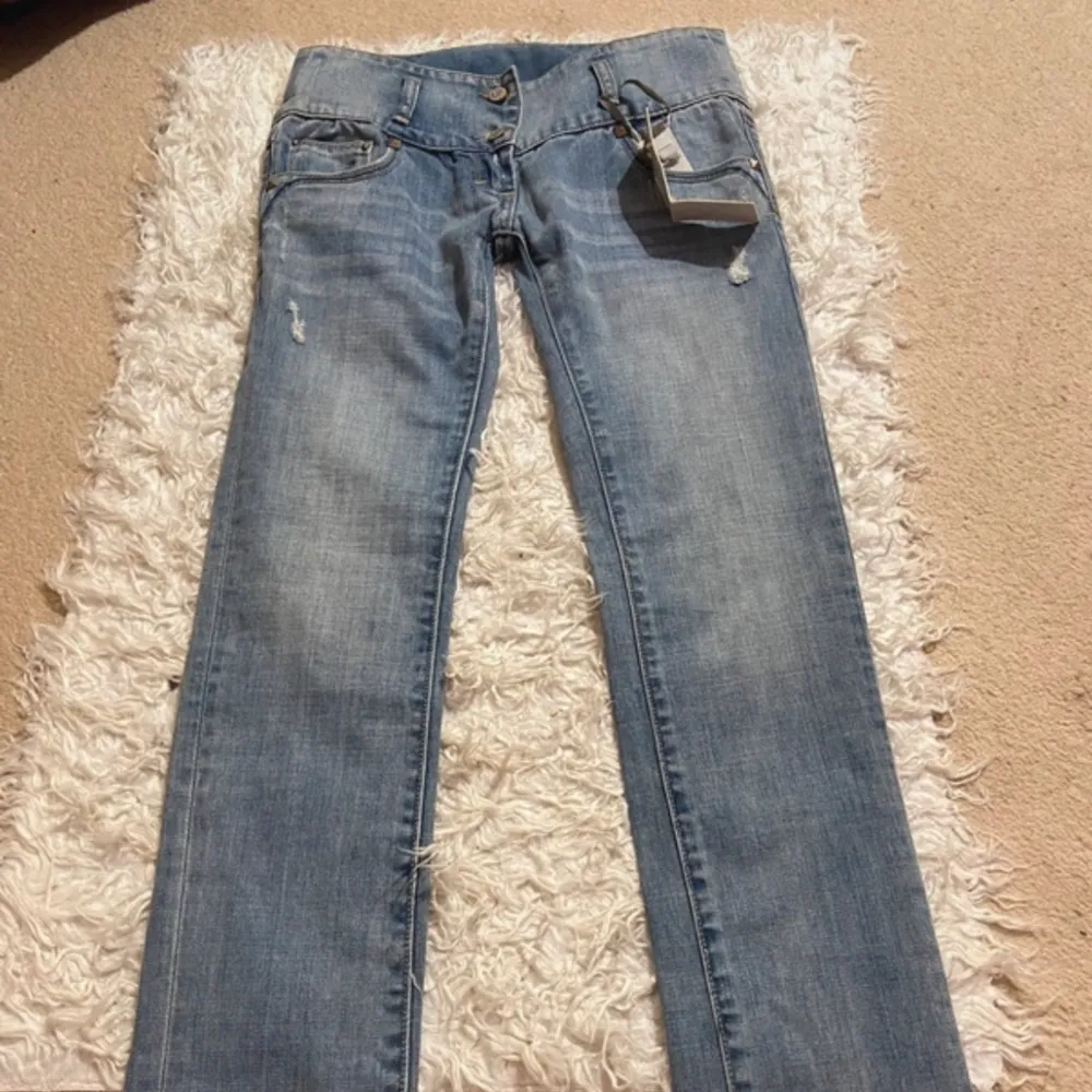 Lågmidjade bootcut jeans. Jättesnygga, nya och använda.. Jeans & Byxor.