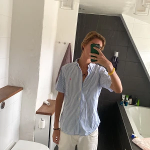 Vintage Ralph Lauren - Vintage. Kortärmad skjorta från Ralph lauren i storlek M. Inköpt många år sedan