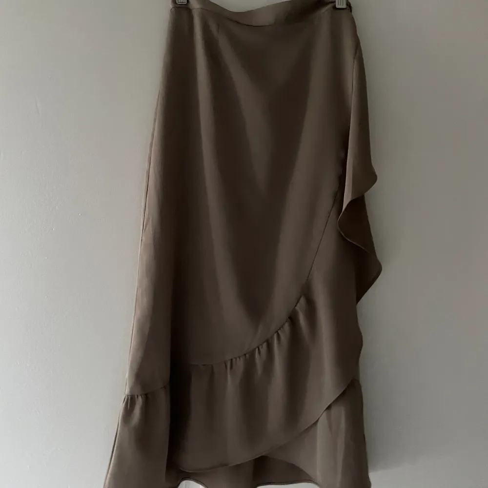 Jättefin kjol från neo noir! Använts ett fåtal gånger men inte nu på senaste. Superfin nu till sommaren🩷. Kjolar.