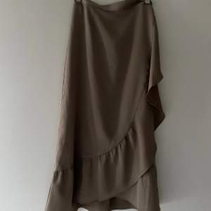 Jättefin kjol från neo noir! Använts ett fåtal gånger men inte nu på senaste. Superfin nu till sommaren🩷