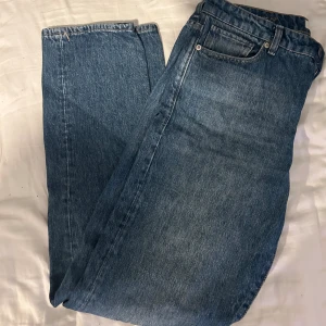  Marinblåa jeans  - Marinblåa jeans från Jack and Jones säljes snabbt användes inte längre. 