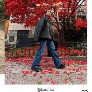 blå yoko jeans - supersnygga jeans i yoko modell från monki! första och andra bilden är från deras hemsida, första bilden visar färgen bäst! 💫 storlek W32, motsvarar ungefär strl 42 och M/L. nypris 400 kr