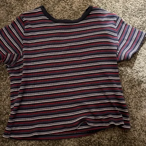 Tröja - Köpt från Plick för över ett år sedan men aldrig andvänt för att den är för liten för mig. 