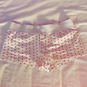 Pj shorts med hjärtan - De populära shortsen som är dupe på brandy Melville. Skriv för fler bilder eller mer information 