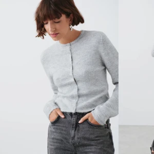 Kofta från Gina  - Säljer min kofta då jag känner att den ej används, en lika som på bilden i storlek S, mer bilder kan skickas !