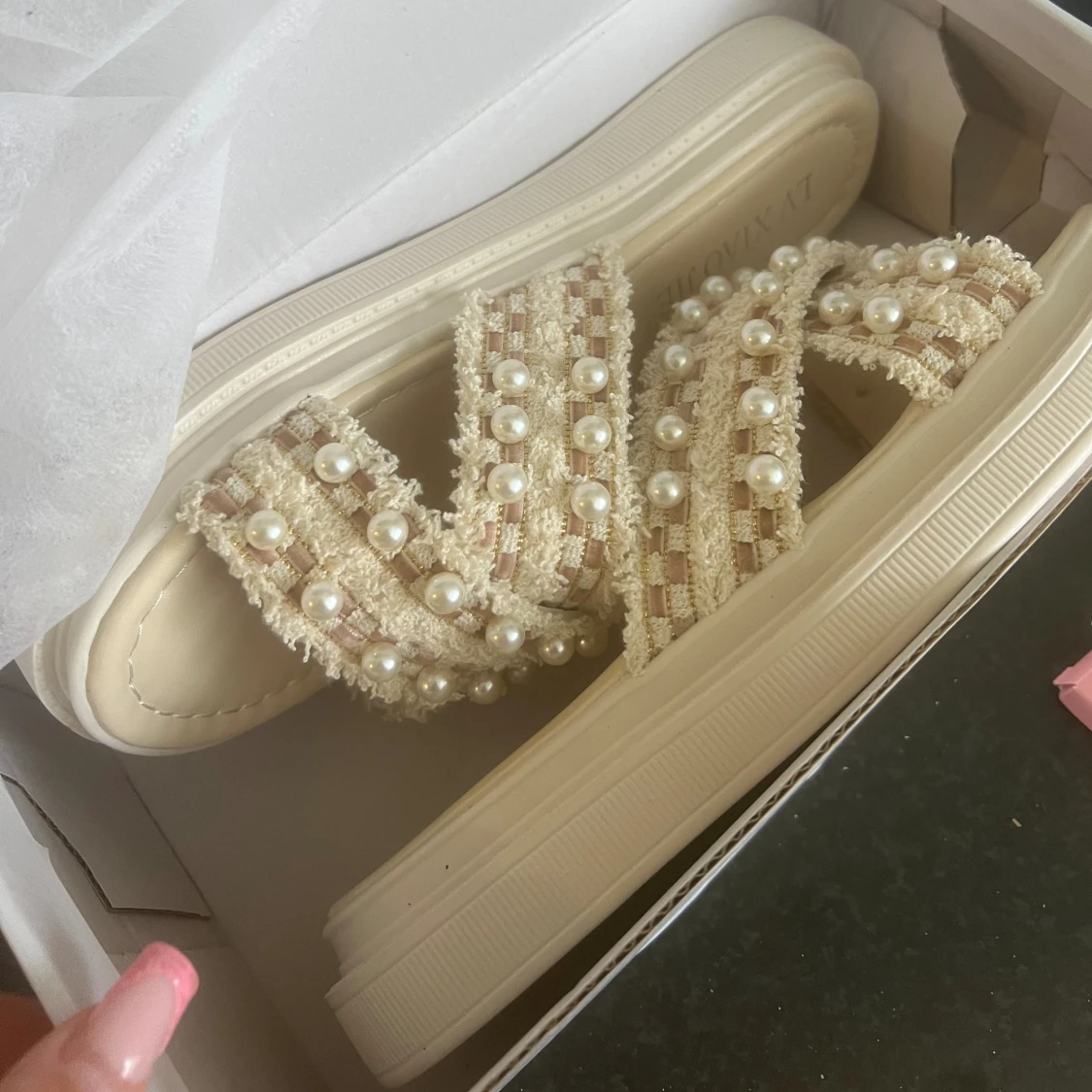 Helt nya tofflor/sandaler  - 90