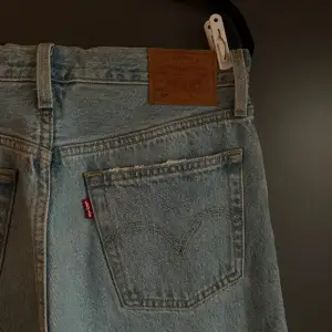 501 Levis jeans🤍  Jättefina Levis jeans i mycket bra kvalitet, säljer billigt då jag inte använder de!!