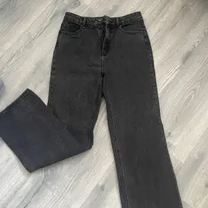 Svarta sköna jeans från Veromoda! Köpta för 400kr🤗Inte använda mycket!🥰