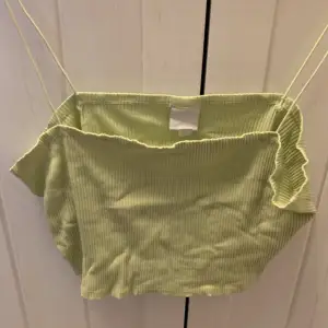 ✨ Neon grönt croppat linne. Använd max 2 gånger. ✨