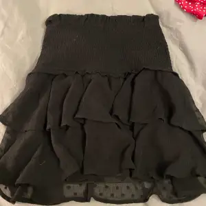 Svart kjol från only i nytt skick!!