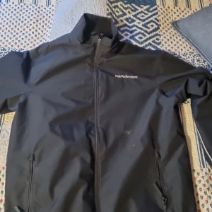 Peak performance vindjacka  - Peak performance vind jacka, storlek 170 cm, bra skick.