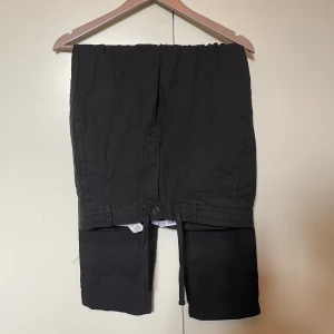 Svarta linnebyxor - Har blivit för små för mig, perfekta till sommaren. Kontakta mig privat för fler bilder.