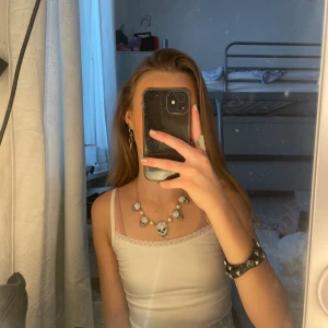 Jättefint halsband - Köparen står för frakten, sälher för 200