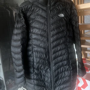 The north face  - Jätte fin och varm vår dunnjacka inför våren! I ny skick.  Redan sålt en annan exakt samma dunnjacka!  Stor i storleken!