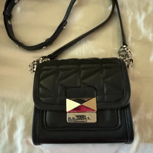 Karl Lagerfeld väska svart - Bra skick 