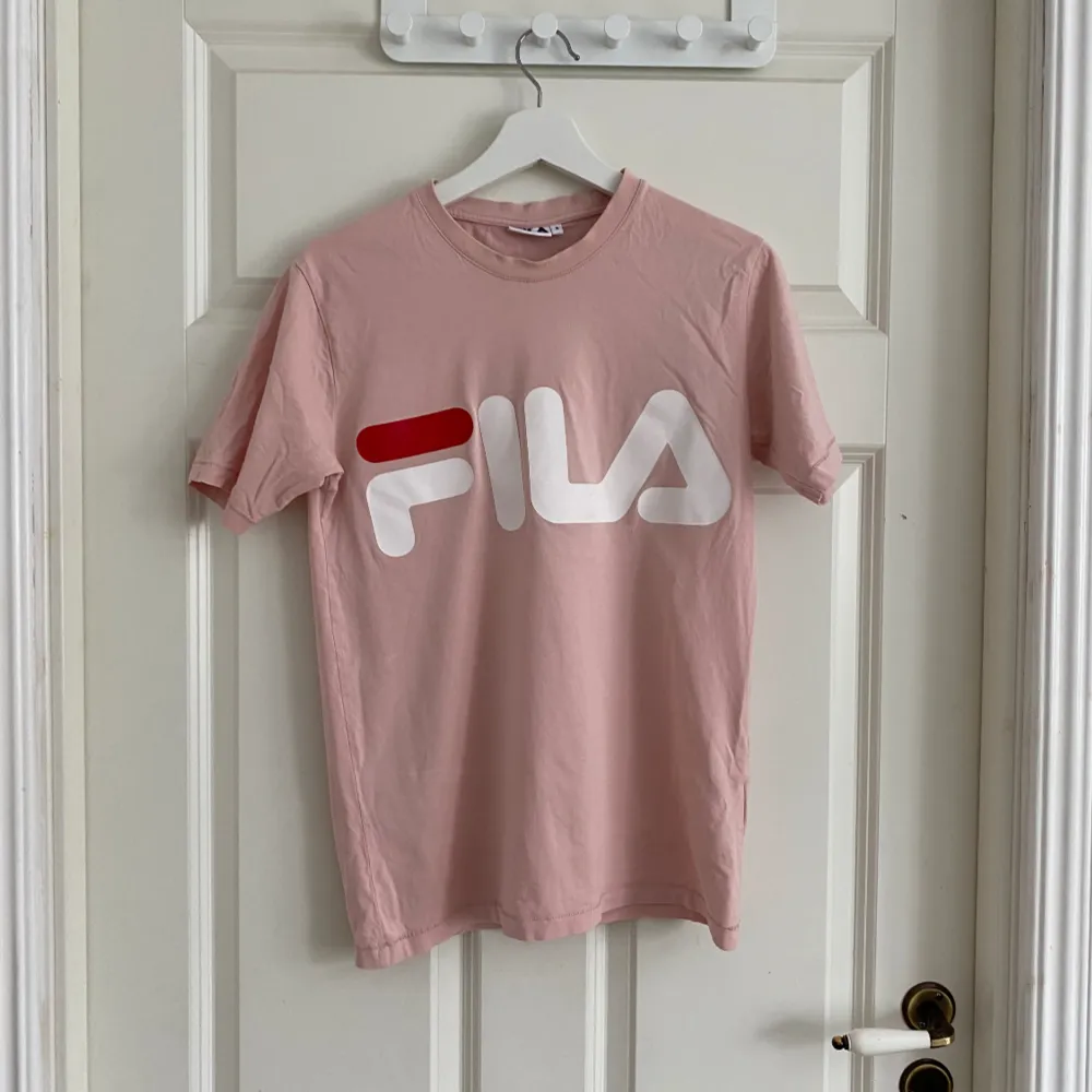 En fin rosa fila tröja, använder inte längre. T-shirts.