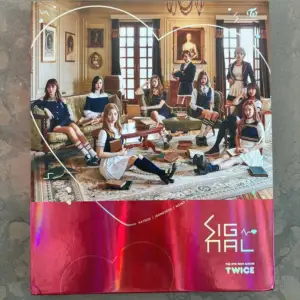 Twice Signal album in the A version.   Condition: Good 