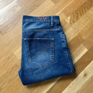 Säljer nu mina tvär Feeettttaaaa don dup jeans  storlek 32  Skick:9/10 inga defekter  Hör av dig vid mista fundering  Lite Sällsynt modell så passa på Mvh Leo 