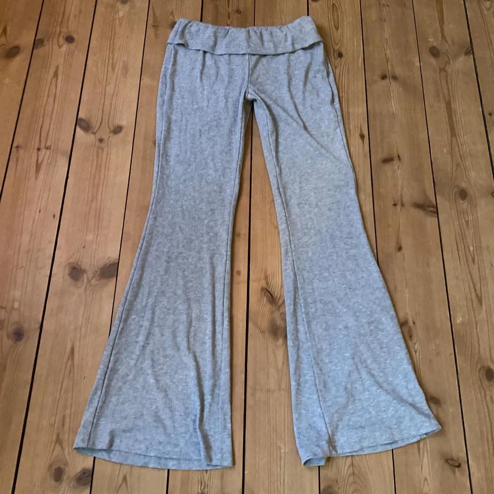 helt nya yoga pants i storlek S💕postar/möts upp i centrala stockholm:). Jeans & Byxor.
