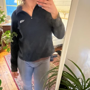 north face fleece - en supersnygg north face fleece i strlk M men skulle mer säga S i strlk☀️ 
