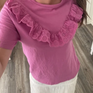 Topp från mango  - I fint skick, använd fåtal gånger, mer info finns!!💗💗