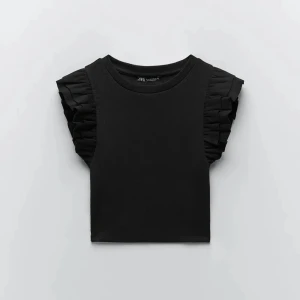 Volangtopp zara - Svart volangtopp från zara. Storlek S och mycket sparsamt använd!!🖤