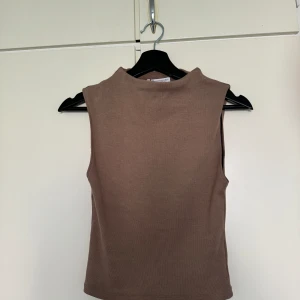 Zara topp - Oanvänd zara top. Stl: M