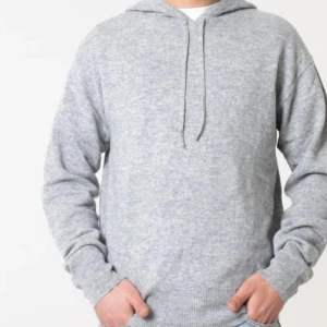 Kashmir tröja - SNYGG oanvänd kashmir grish tröja. Perfekt en sommar kväll!