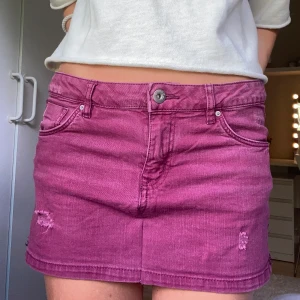 Vinröd jeanskjol  - Så fin lågmidjad 