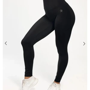 Träningstights - Helt oanvända, hann ej returnera i tid därav att jag säljer. Mitt pris 400kr. Nypris 499kr.