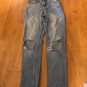 Jeans med hål - Ingen användning 