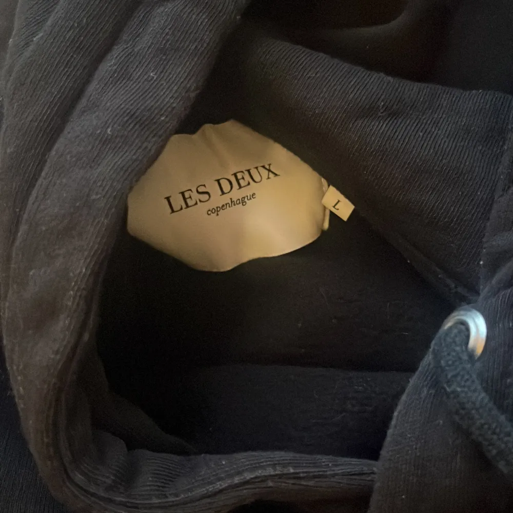 Tjena, säljer en Lex Duex hoodie som inte används längre. Bra skick 8/10. Hör av dig vid minsta lilla fråga 🙋. Pris kan diskuteras. Hoodies.