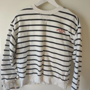 Randig tröja  - Randig tröja från HM som kanapt är använd. priset går att diskutera 