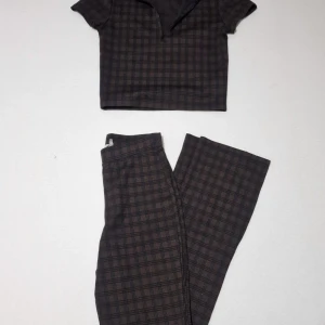 Sett från nelly.com  - Ett fint brunt sett från nelly. Storleken på tröjan är S och byxorna XS