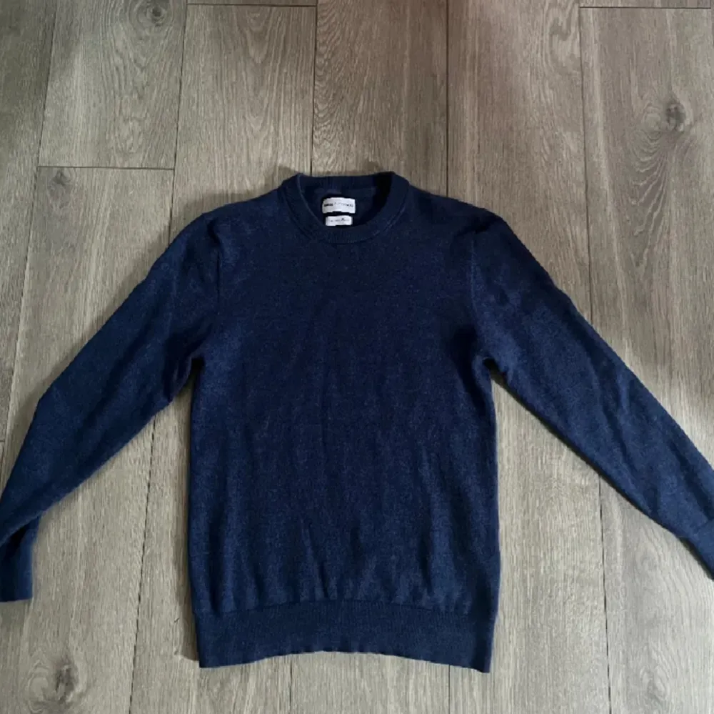 Säljer nu min snygga och supersköna merinoull crewneck ifrån These Glory Days. Tröjan är 100% merinoull och var storlek M men krympt i tvätten till att passa dig som är ca 165cm. I övrigt är tröjan som ny! Kom privat vid funderingar. 😃. Tröjor & Koftor.