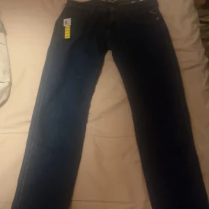 Snygga replay jeans - Säljer dessa feta replay jeans då dem va för små för mig. Aldrig använda endast provat på och lappar sitter kvar.  Priset går att förhandla vid snabbaffär