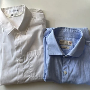 Vit H&M skjorta och Ljusblå Zara skjorta  - Två skjortor i färg ljusblå och vit. En från H&M och en från Zara. Lite använda.