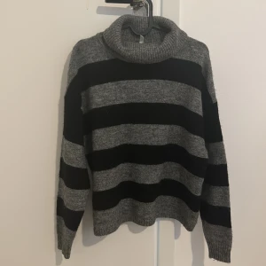 Långärmad stickad tröja - Använd några gånger