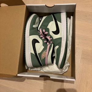 Dutch green Air Jordan 1 - Cond 8 av 10, original låda