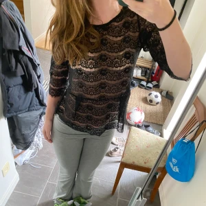 Fin svart spetströja ifrån Lindex! - Super fin svart spetströja ifrån Lindex i storlek xs!💞💞