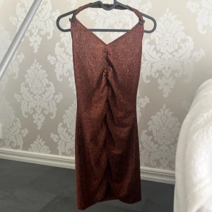 Klänning - Superfin klänning, använd endast 1 gång