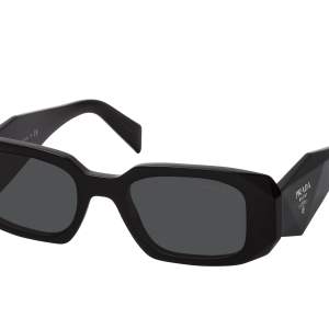 Nästan helt oanvända Prada solglasögon ! Köptes för 4300 mitt pris 2500💞