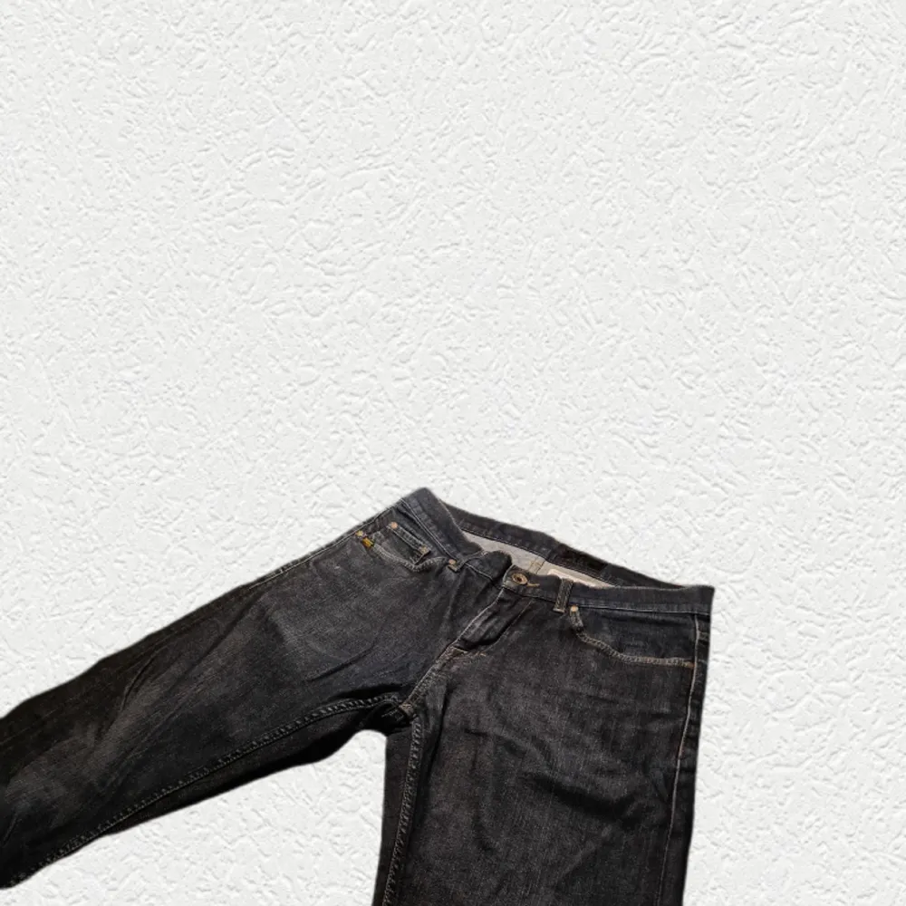 Tja, säljer nu dessa Tiger of Sweden jeans i storlek 29/32. Nypris ca 1799 / mitt pris är 349kr. Skriv vid fler funderingar! . Jeans & Byxor.